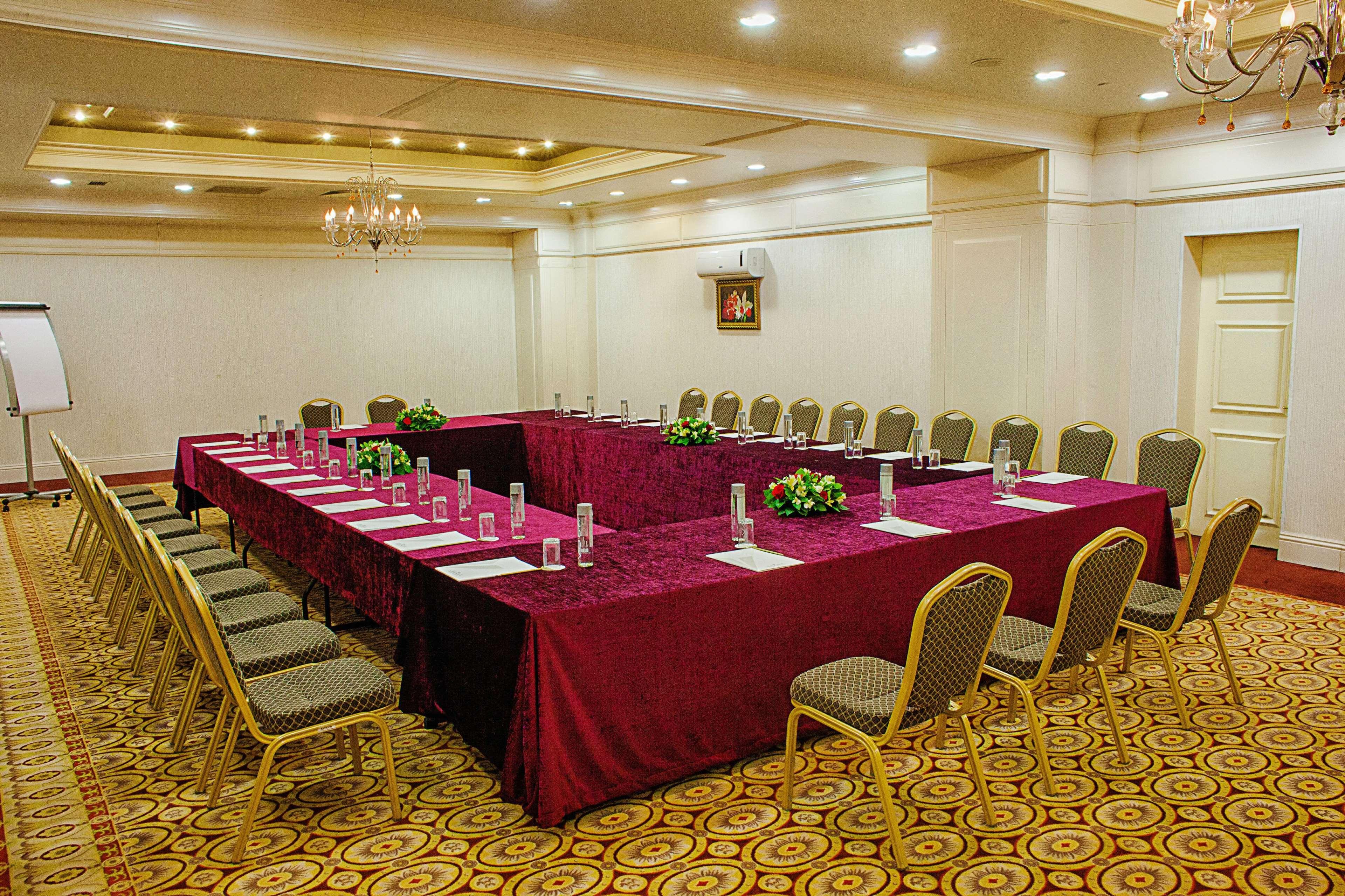 Rixos President Hotel Astana Buitenkant foto