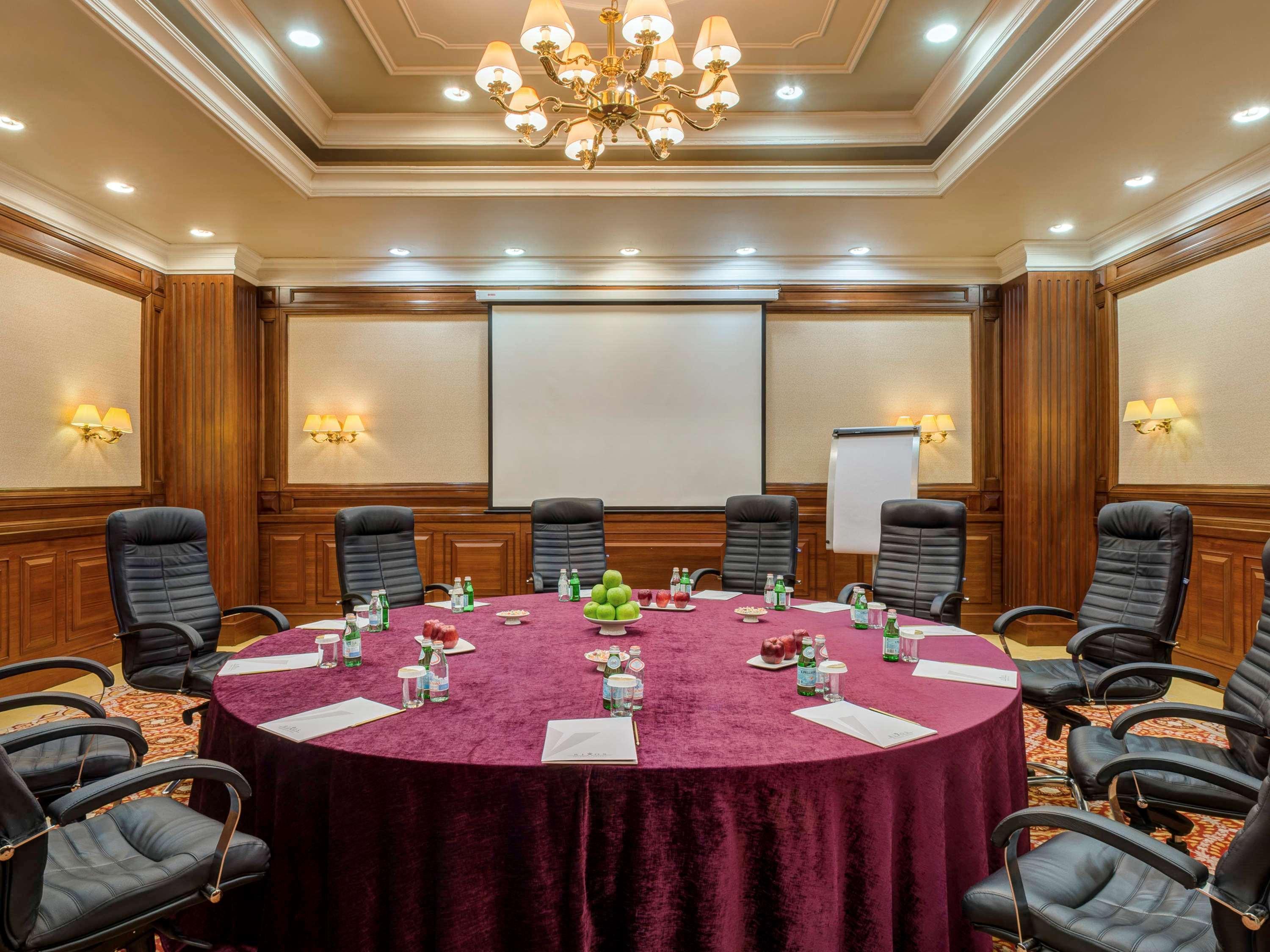 Rixos President Hotel Astana Buitenkant foto